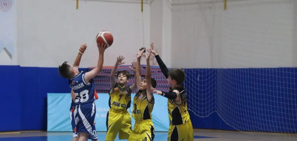 Sivas’ta U10 ve U11 minik basketbol turnuvaları Mecnun Otyakmaz Spor Salonu’nda tamamlandı