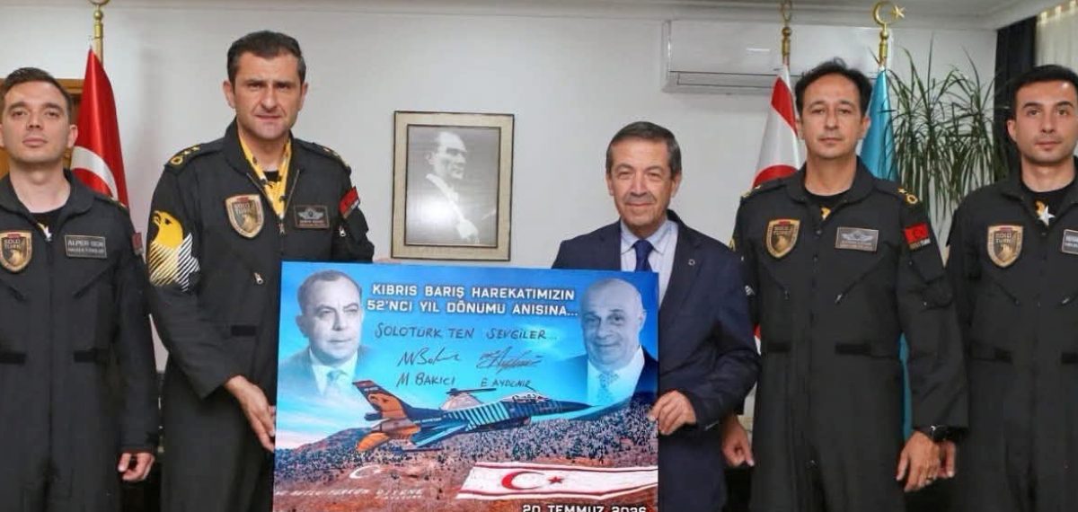 SOLOTÜRK, 20 Temmuz kutlamaları için KKTC’de; Bakan Ertuğruloğlu ekiple buluştu