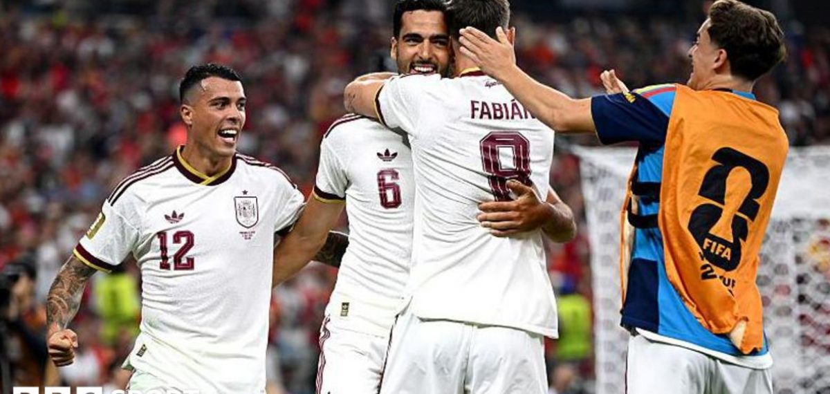Spain reach World Cup quarter-finals unbeaten as coach De La Fuente praises defensive unity