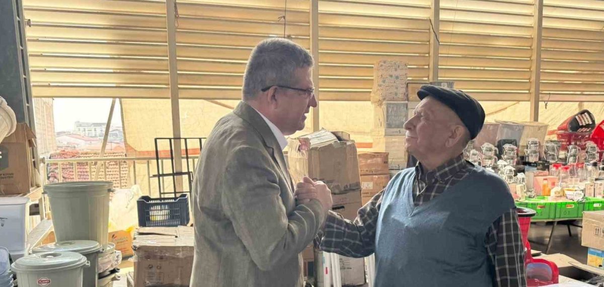 Subaşıoğlu her hafta pazaryerlerinde esnaf ve vatandaşla bir araya geliyor