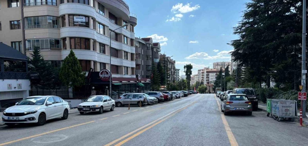 Sürücünün paniği 8 araca zarar verdi – Çankaya’da maddi hasarlı kaza