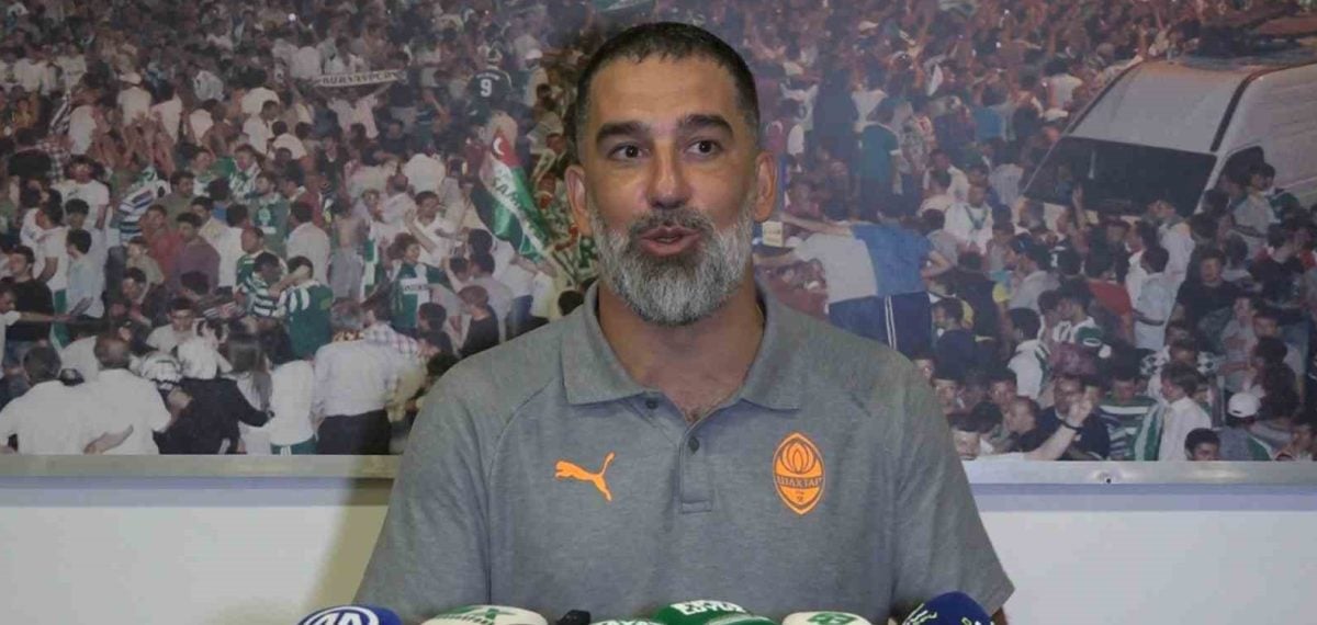 Taraftarın coşkusunda etkilenmiş Shakhtar Donetsk hocası Arda Turan