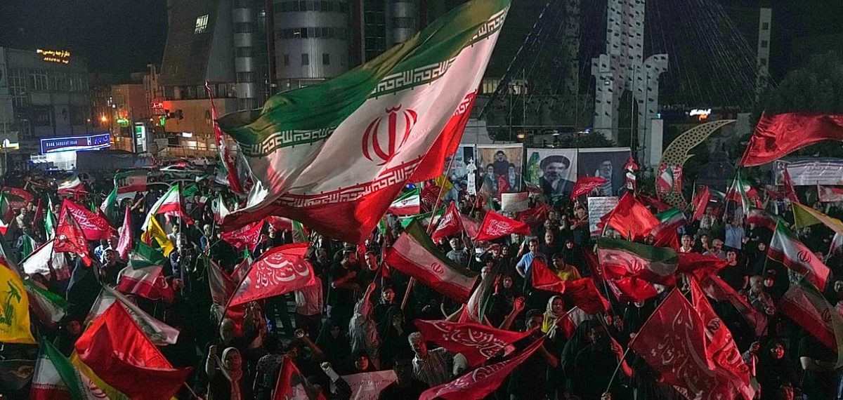 US strikes hit Iranian sites for seventh night as regional attacks escalate