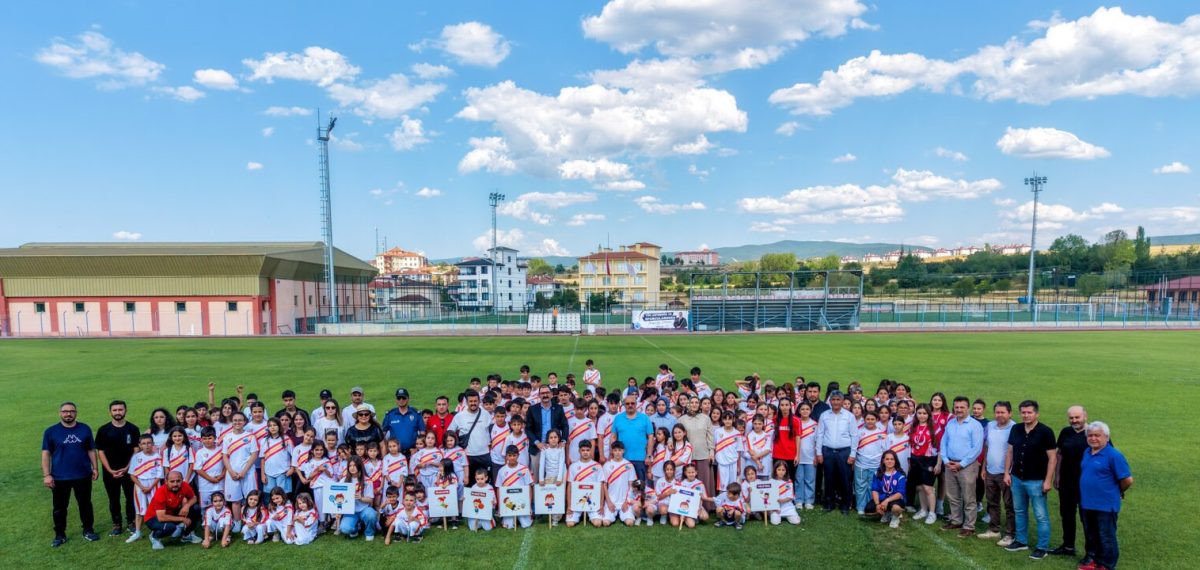 Taşköprü’de 300 öğrenci 8 branşta yaz spor okullarına başladı