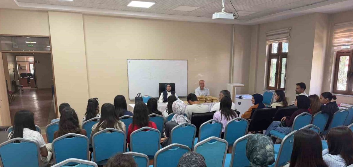 Taşlıçaylı 40 lise öğrencisi Ahlat, Ankara ve Çanakkale gezisine uğurlandı