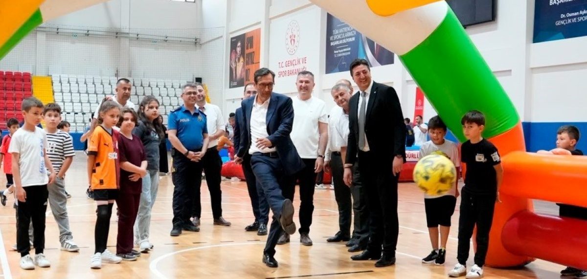 Tavşanlı’da Yaz Okulları açıldı; Başkan Derin çocuklara güzel deneyimler diledi