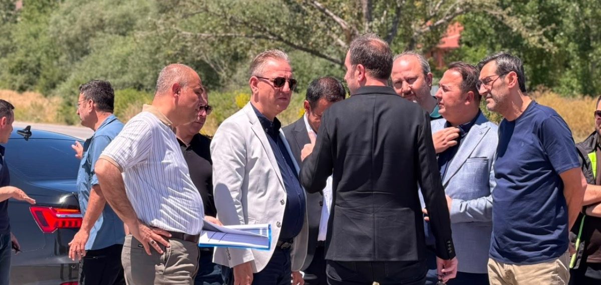 Tavşanlı’da yol güvenliği için kapsamlı karayolu projeleri yerinde incelendi