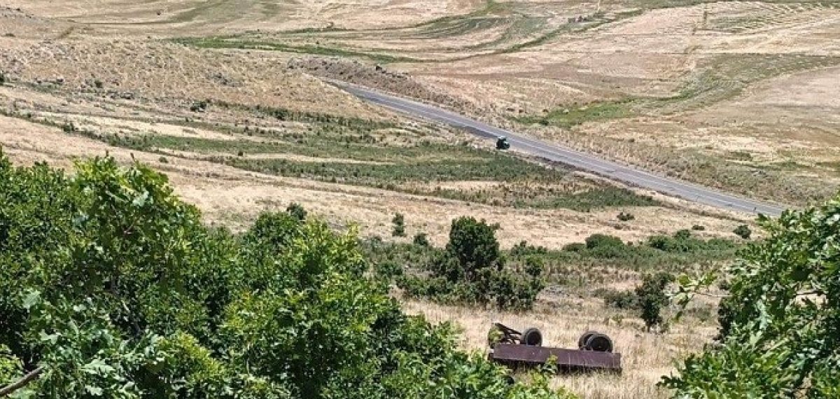 Traktör römorku uçuruma yuvarlandı: 1 ölü, 23 yaralı