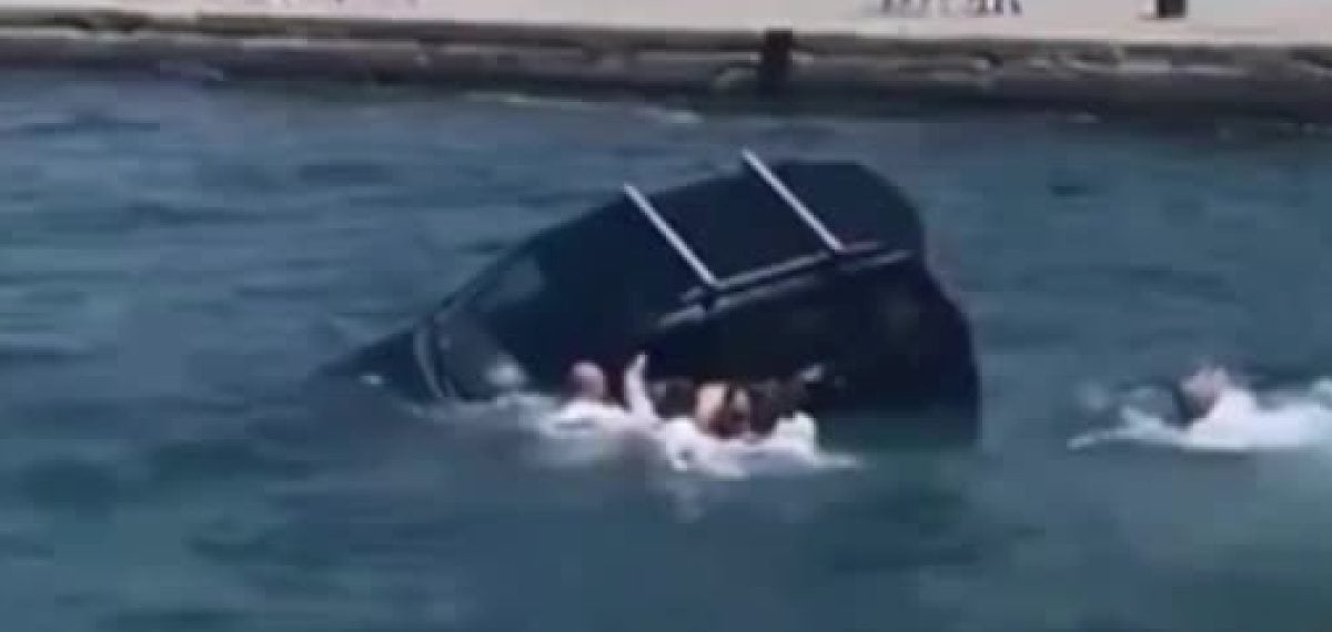Trieste’de otomobil iskeleden denize düştü; askerler sürücüyü kurtardı