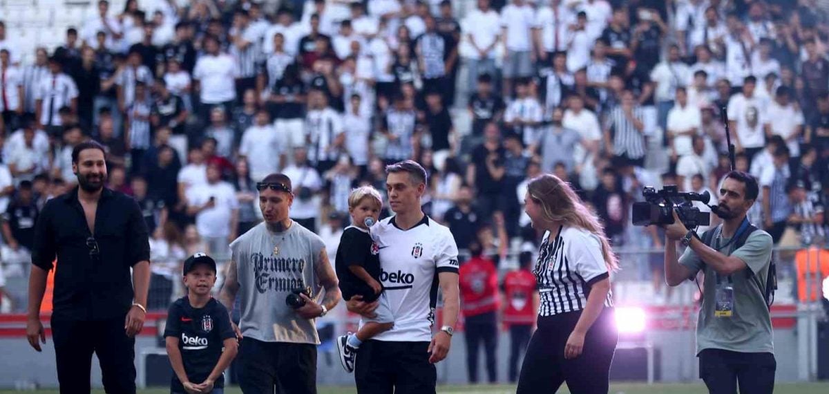 Trossard Beşiktaş’ta resmen: Taraftar önünde 3+1 yıllık imza