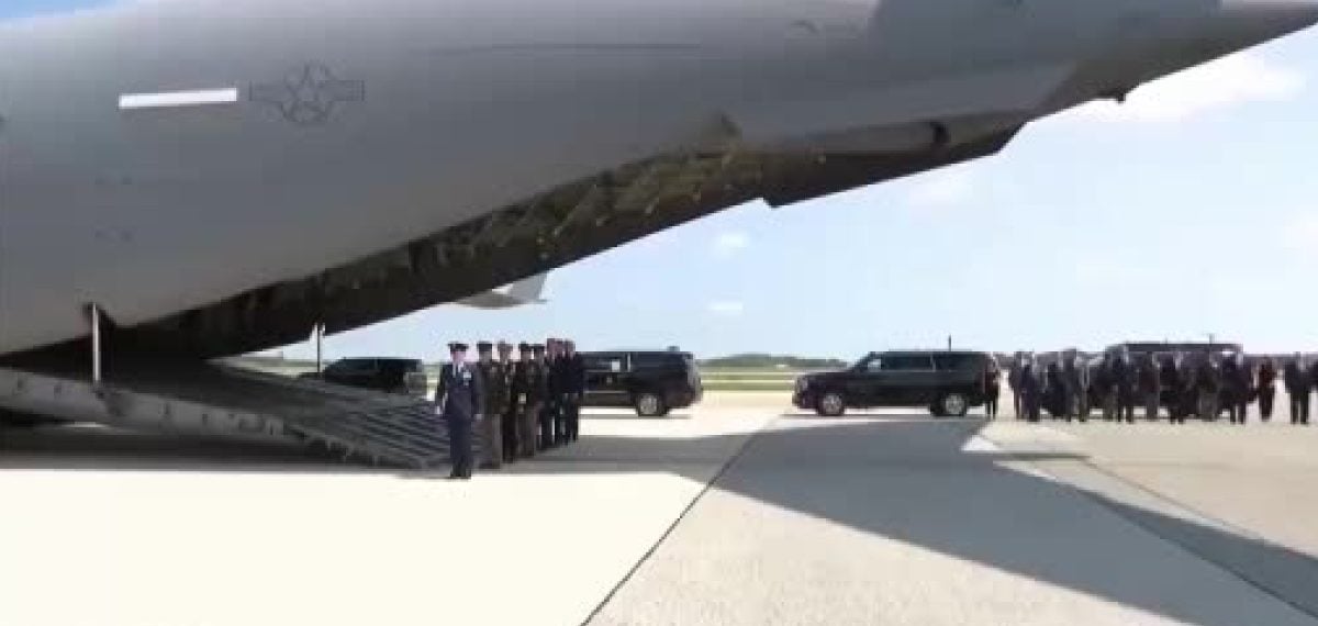Trump Dover’de 4 ABD askerinin cenazelerini karşıladı, kimlikler açıklandı
