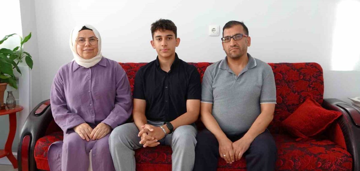 Tüm soruları doğru yanıtlayan Hamza İncebay LGS’de Türkiye birincileri arasında