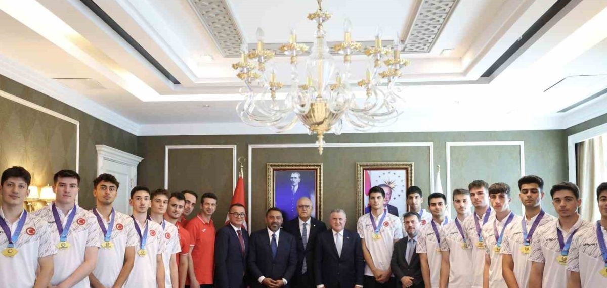 TVF Spor Lisesi, ISF Dünya Şampiyonluğunu getirdi ve Bakan Bak kabul etti