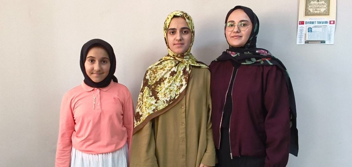 Üç kız kardeş aynı kursta hafızlığı tamamladı, en küçüğü eğitimine devam ediyor