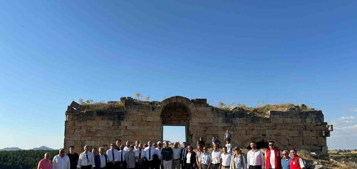 Uşak İl Genel Meclisi toplantısı Blaundos Antik Kenti’nde yapıldı