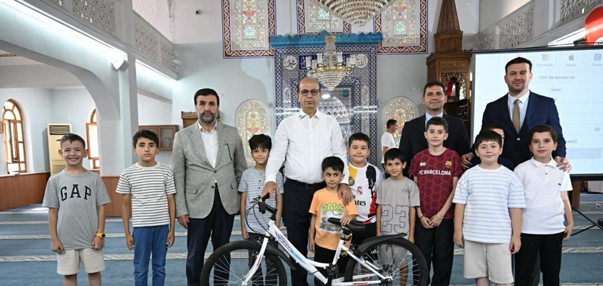 Yeşilyurt Belediye Başkanı öğrencilerle langırt ve masa tenisi oynadı
