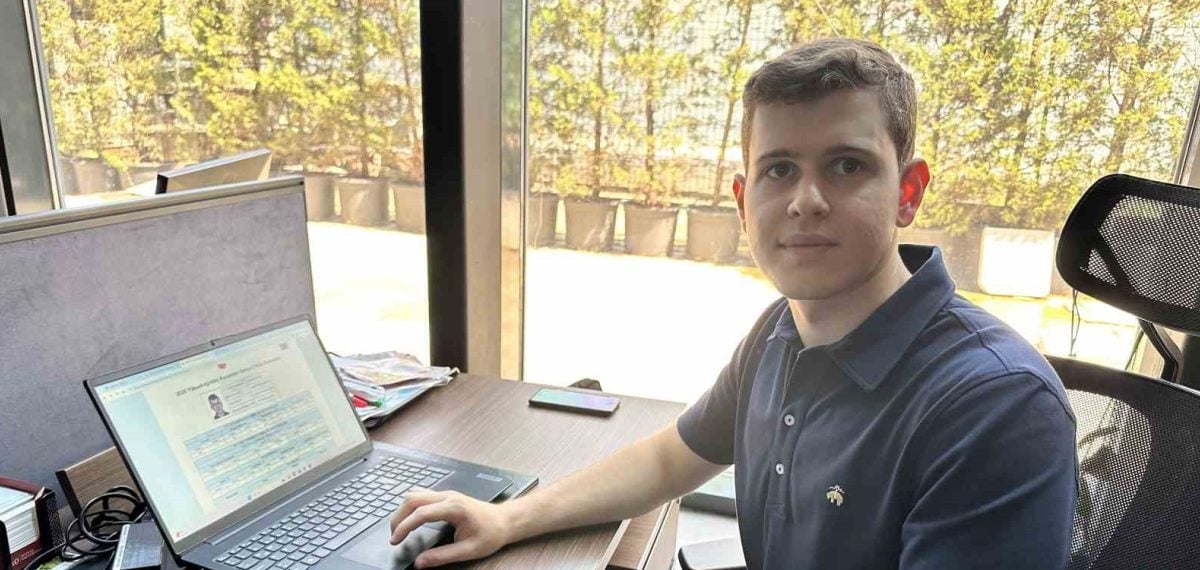 YKS’de TYT ve AYT Sayısal Türkiye birincisi Şerif Efe Dartar başarıyı iş hayatıyla dengeledi