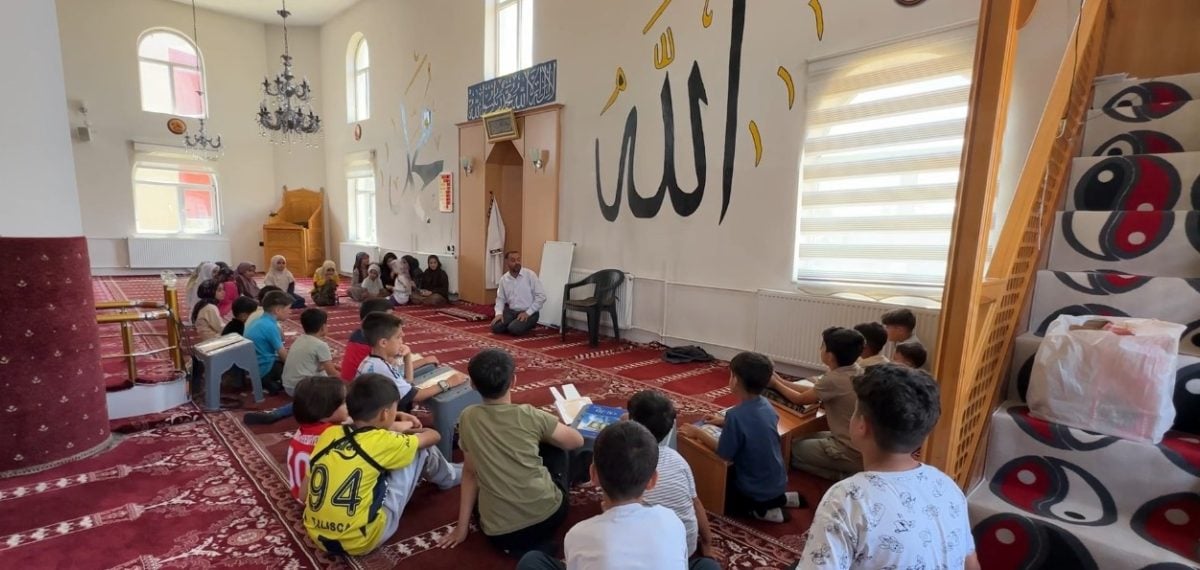 Yüksekova’da yaz Kur’an kursları çocuklara eğitim ve oyunla cami sevgisi kazandırıyor