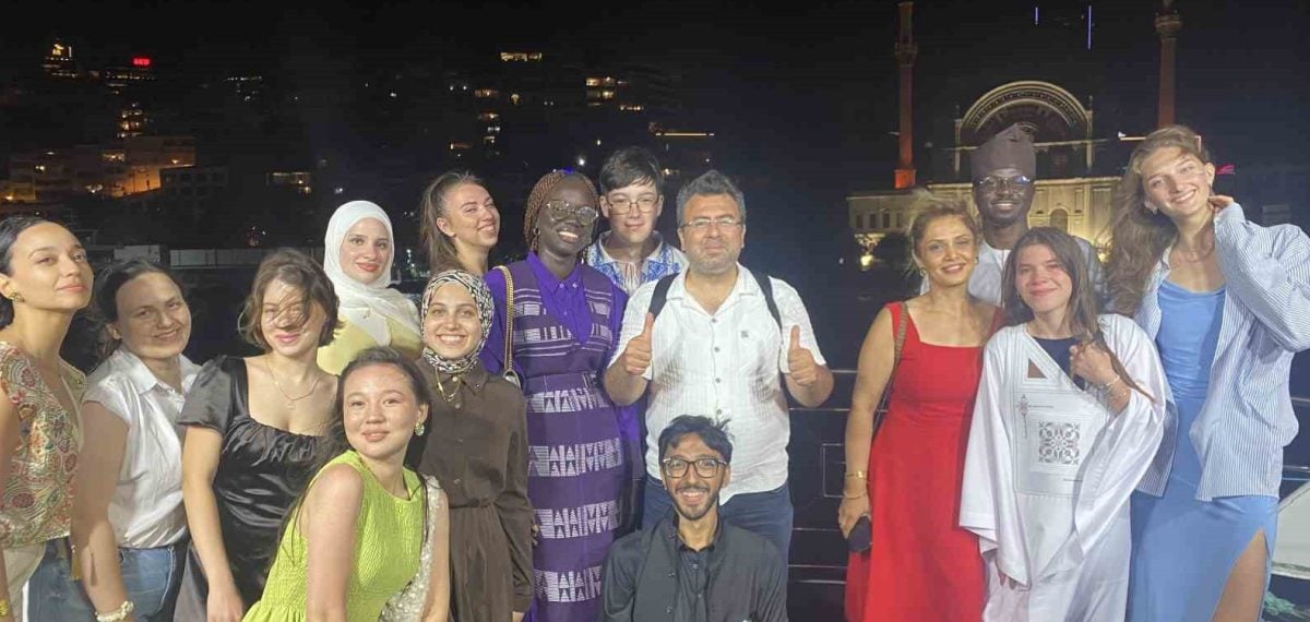 Yunus Emre Yaz Okulları sona erdi: 50 ülkeden 224 öğrenci Boğaz turuyla veda etti