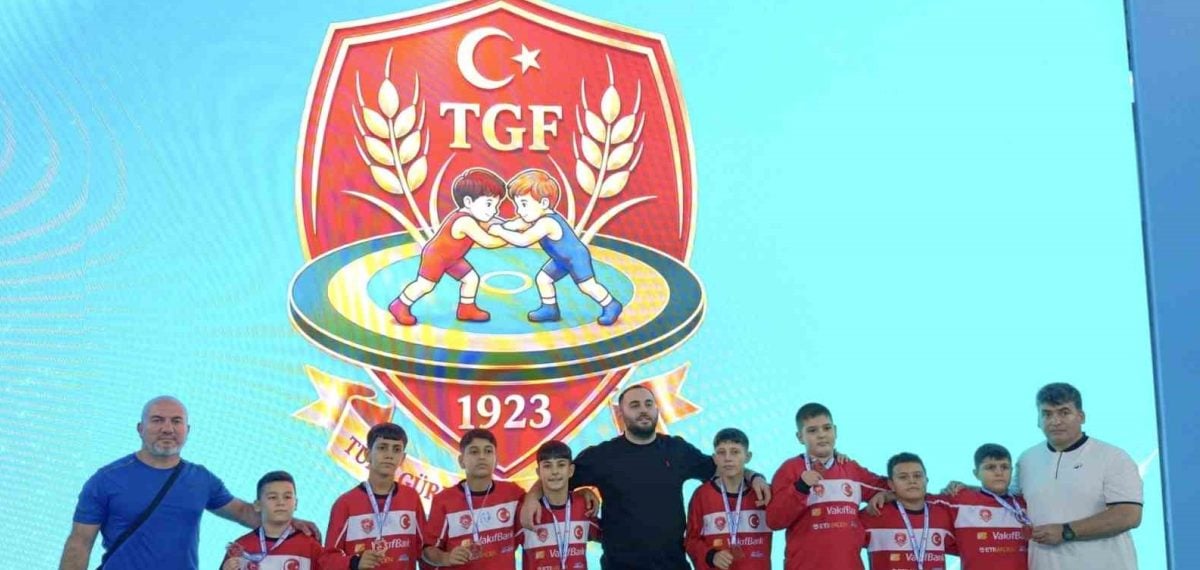 Yunusemre Belediyespor 11 madalyayla Minikler Türkiye Şampiyonası’nda öne çıktı