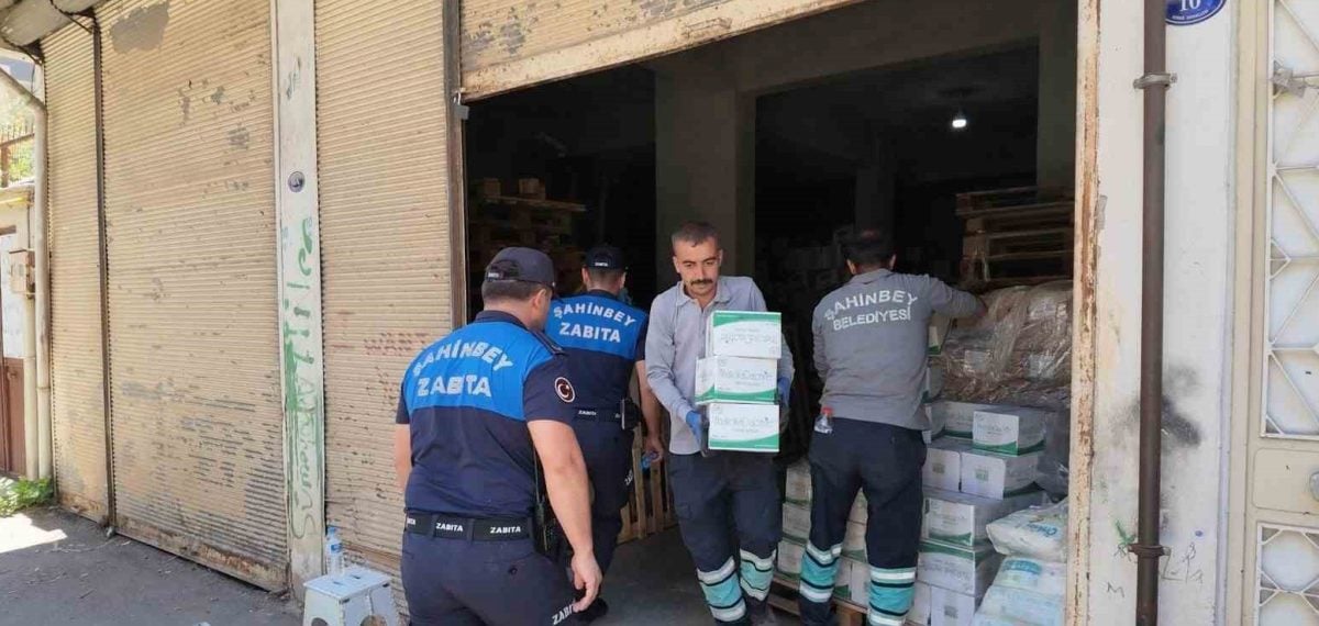 Zabıta, tarihi oynanmış 600 paket sabun ve diğer ürünleri imha etti