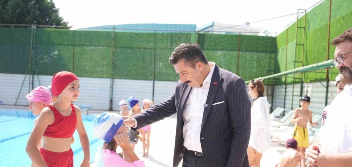 140 çocuğun katıldığı yüzme kursu sona erdi, sertifikalar verildi