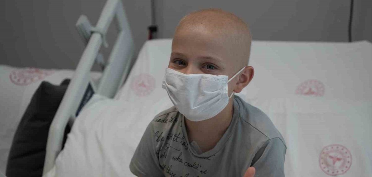 30 cm’lik Wilms tümörü kemoterapiyle küçültülüp Samsun’da başarılı ameliyatla çıkarıldı