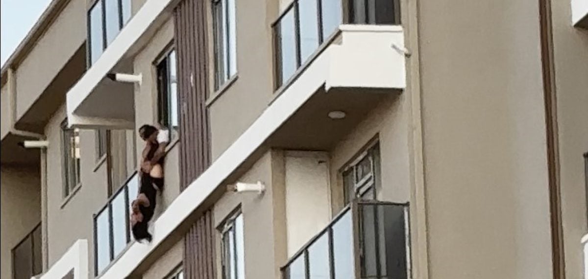 7. kattaki stüdyo penceresinden atlamak isteyen kadın son anda yakalandı