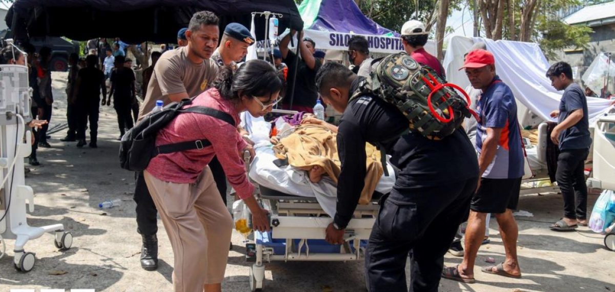 7.7-magnitude Flores quake kills dozens, damages hundreds of buildings