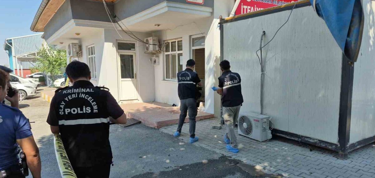Adıyaman’da belediye binası bahçesinde çıkan silahlı saldırıda 3 kişi yaralandı