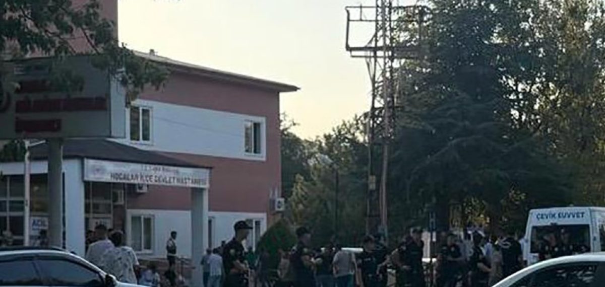 Afyonkarahisar’da baba, oğlunun bulunduğu tartışmada iki kişiyi vurdu
