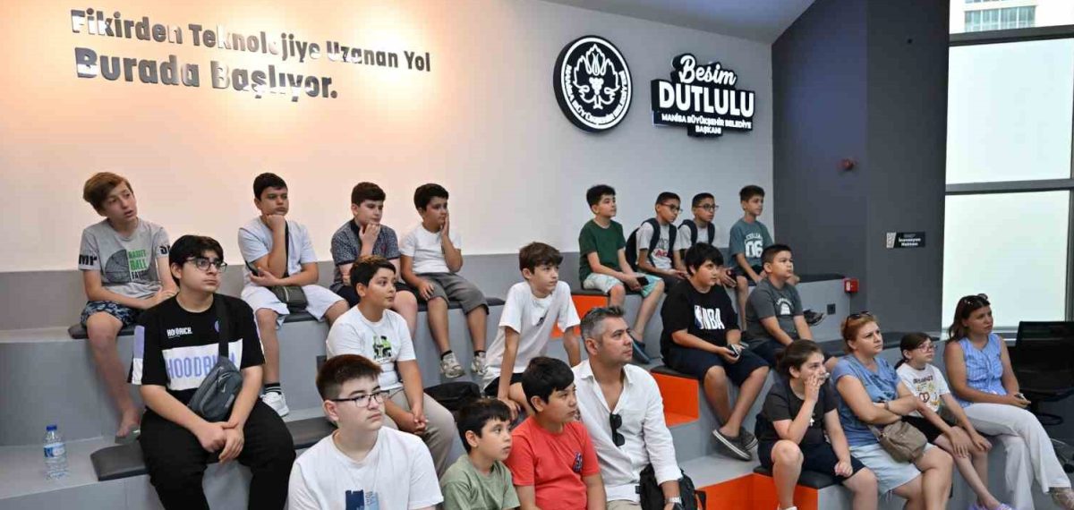 Akademi Manisa’da ücretsiz teknoloji eğitimleri başladı, 10-24 yaş arası katılabiliyor