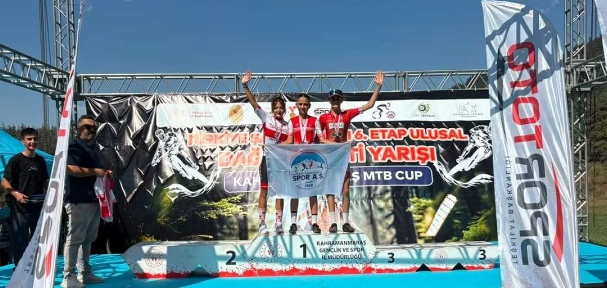 Akhisarlı bisikletçiler Kahramanmaraş’ta 2 birincilik, çok sayıda madalya kazandı