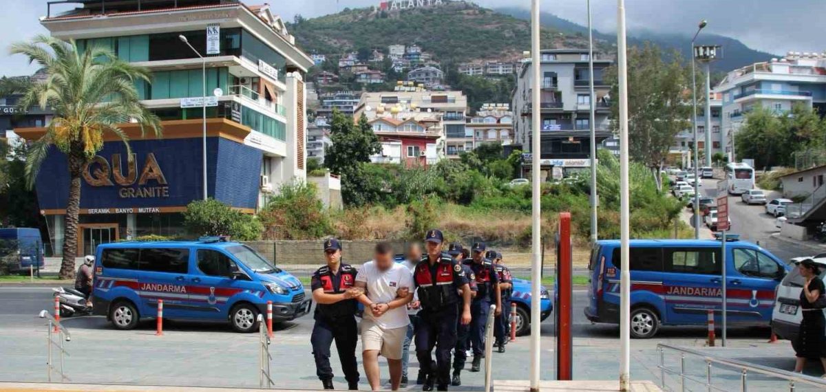 Alanya’da emlak ofisine silahlı saldırı: 2 zanlı tutuklandı