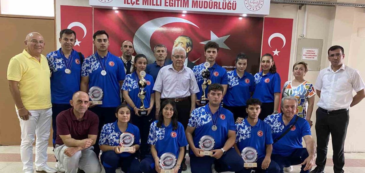 Alaşehirli havacılıkçılar Avrupa’da 2 şampiyonluk ve çok sayıda derece kazandı