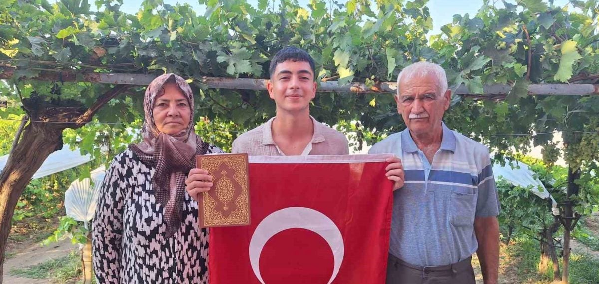 Alaşehirli öğrenci Osman Balcı Siyer-i Nebi yarışmasında umre ödülü kazandı