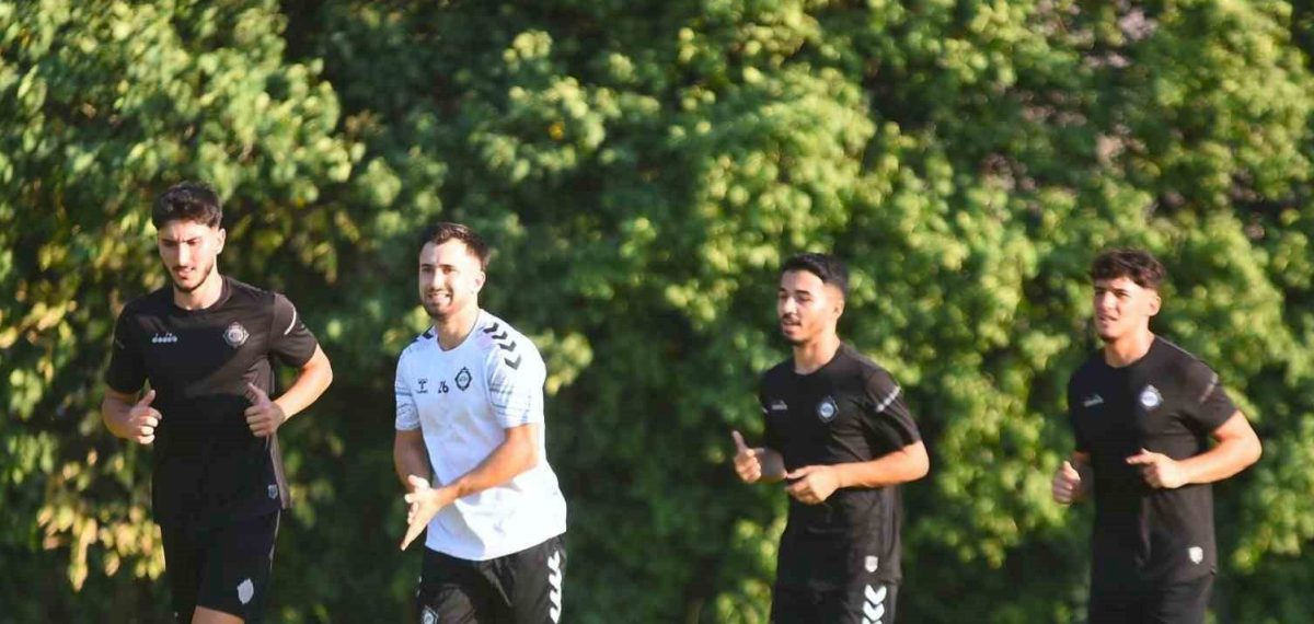 Altay yeni sezon çalışmalarına başladı, 17 oyuncu kadroda yok