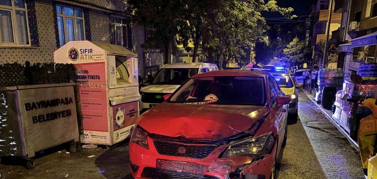 Ambulans ile otomobil çarpıştı, 3 sağlık personeli yaralandı