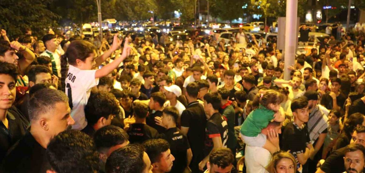 Amedspor yeni transferleri taraftar önünde sözleşmeye bağladı