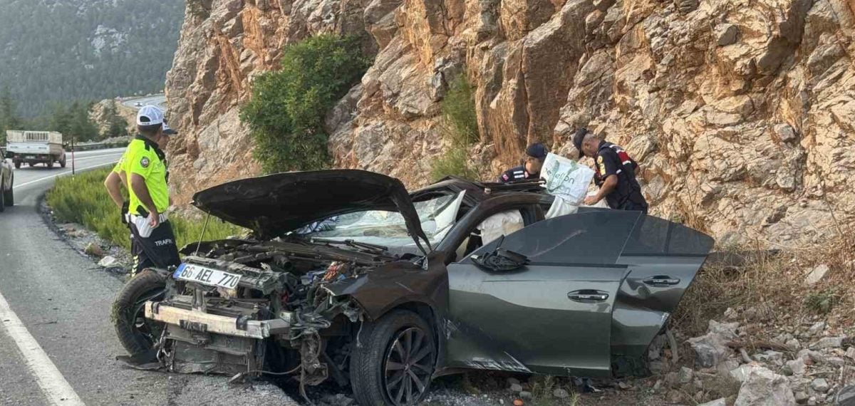 Antalya dönüşünde kaza: Sınıf öğretmeni eşi tarafından teslim alındı