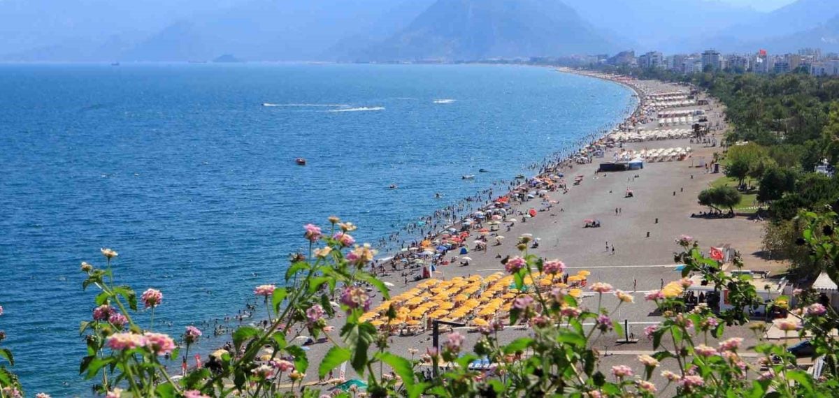 Antalya’da 1 Ağustos’ta günlük ziyaretçi rekoru kırıldı, ağustos dolulukları yükseldi