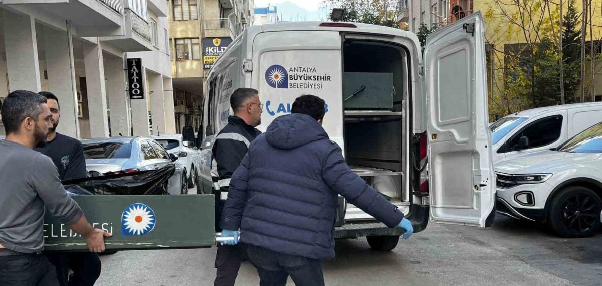 Antalya’da evinde ölü bulunan kadının davasında iki şüpheli tutuklandı