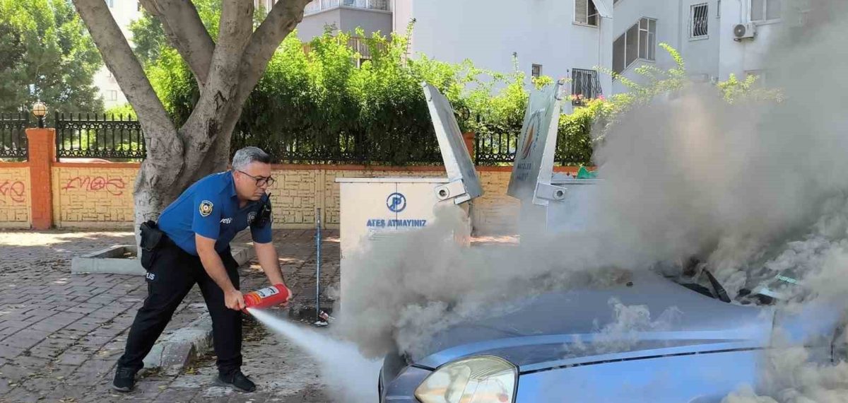 Antalya’da seyir halindeki otomobil motorunda çıkan yangın kısa sürede söndürüldü
