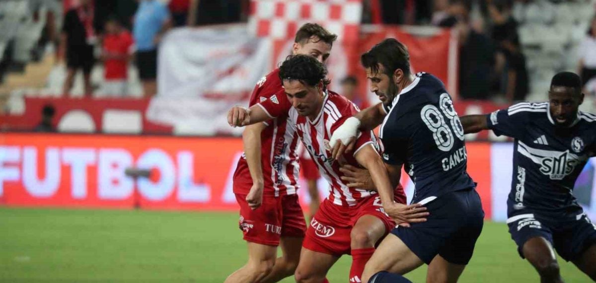 Antalyaspor evinde Sarıyer’e 2-1 yenildi, maçta penaltı ve kırmızı kart görüldü