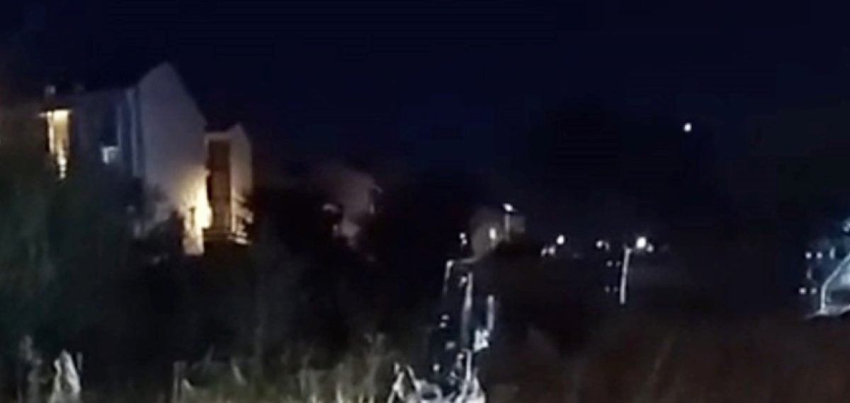 Arnavutköy’de bataklığa saplanan inek iş makineleriyle kurtarıldı