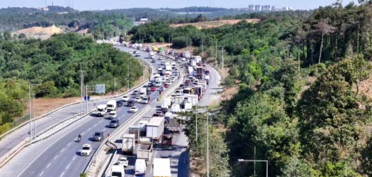 Arnavutköy–Sultangazi çevreyolunda yol çalışması trafik yoğunluğuna neden oldu
