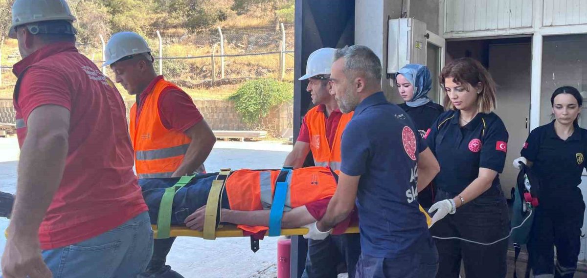 Asfalt tesisi yangın tatbikatında kurtarma ve sağlık entegrasyonu test edildi