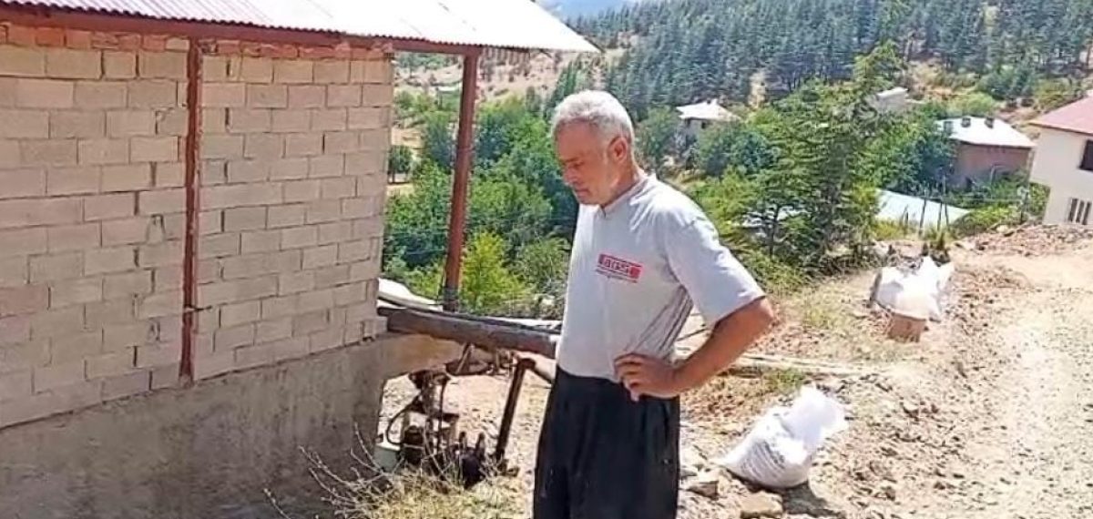 ASKİ’nin açıkta bıraktığı su borusu patladı, evini su bastığını söyledi