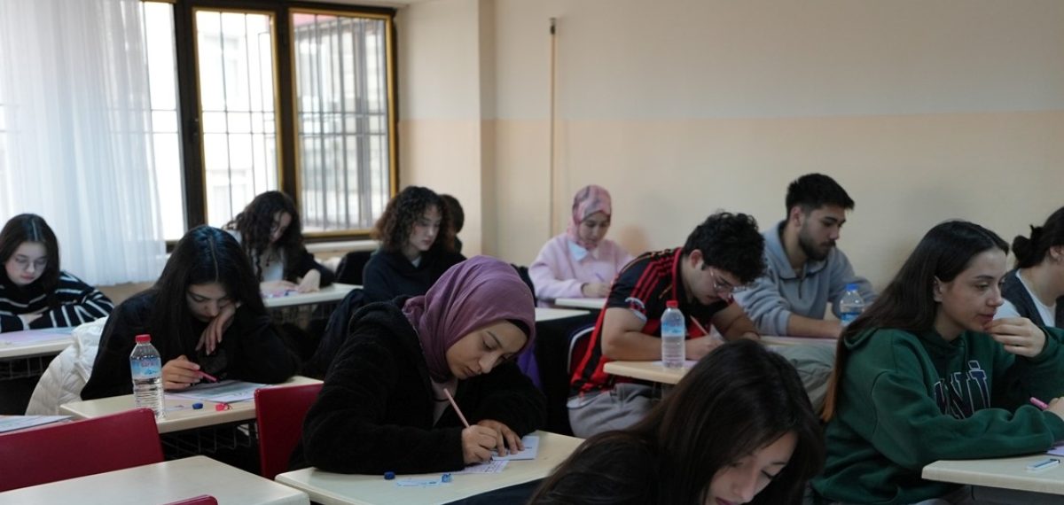 Atalar Merkezinden 104 Öğrenciden 63’ü Üniversiteye Yerleşti