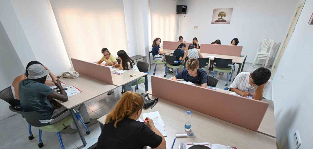 Aydıncık’ta ücretsiz okuma salonu öğrencilerin sınav hazırlığını destekliyor